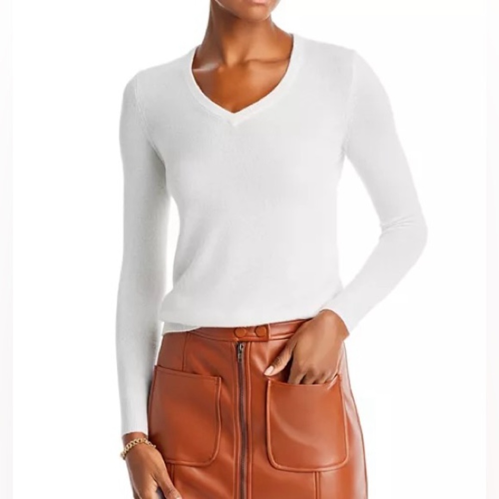 C by BLOOMINGDALES || V-Neck Cashmere Sweater in Ivory [Exclusive] - SZ Small